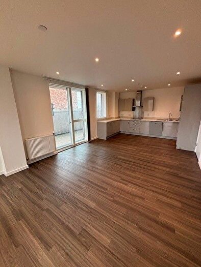 3 Bedroom Flat To Rent In Bollo Lane, London, W3