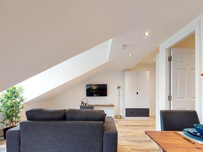 Apartment To Rent In Apt, Hyde Terrace #, LS2