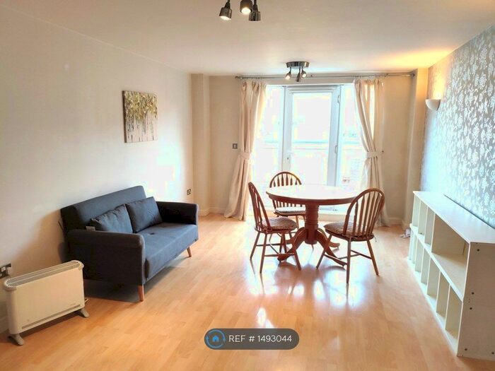 1 Bedroom Flat To Rent In High Street, Uxbridge, UB8