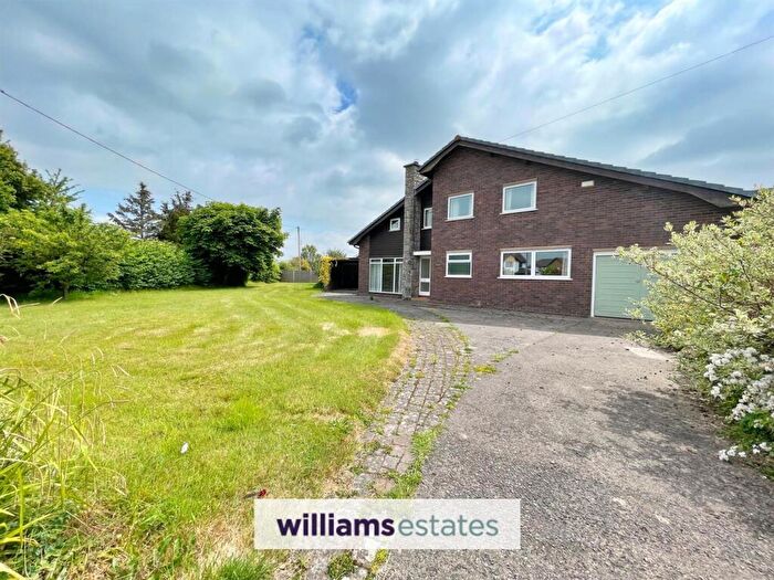 4 Bedroom Property For Sale In Karen Court, Denbigh, LL16