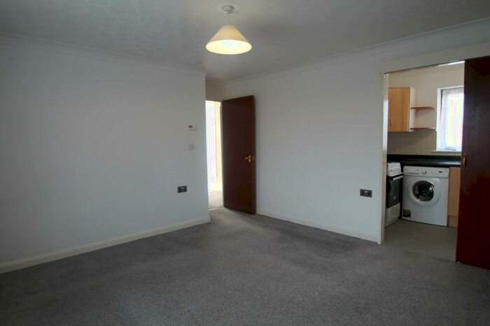 1 Bedroom Apartment To Rent In Chaffinch Close, Tolworth, KT6