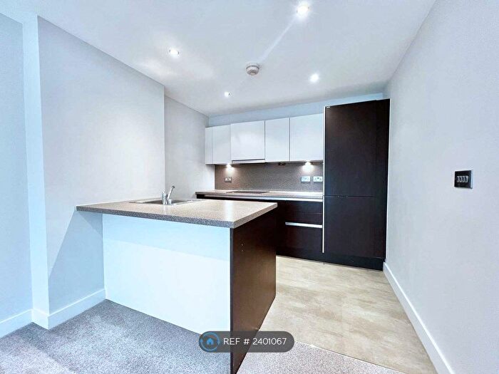 2 Bedroom Flat To Rent In George Street, Prestwich, Manchester, M25