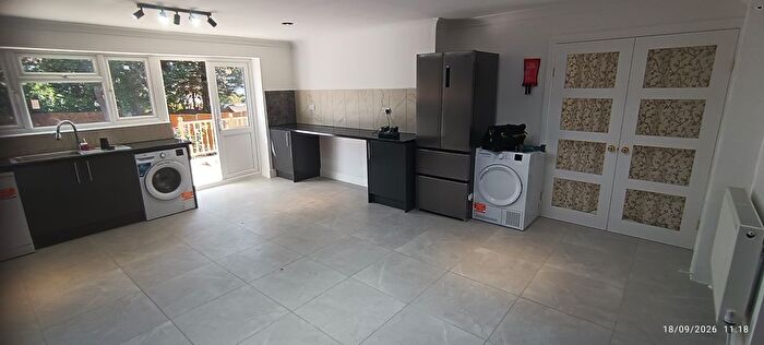 5 Bedroom Semi-Detached House To Rent In Cardinal Drive, Ilford, IG6