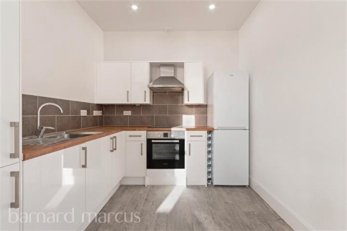 Apartment To Rent In Walworth Road, London, SE17