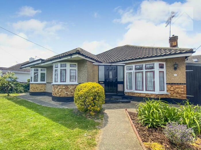 3 Bedroom Bungalow To Rent In Welbeck Road, Canvey Island, SS8
