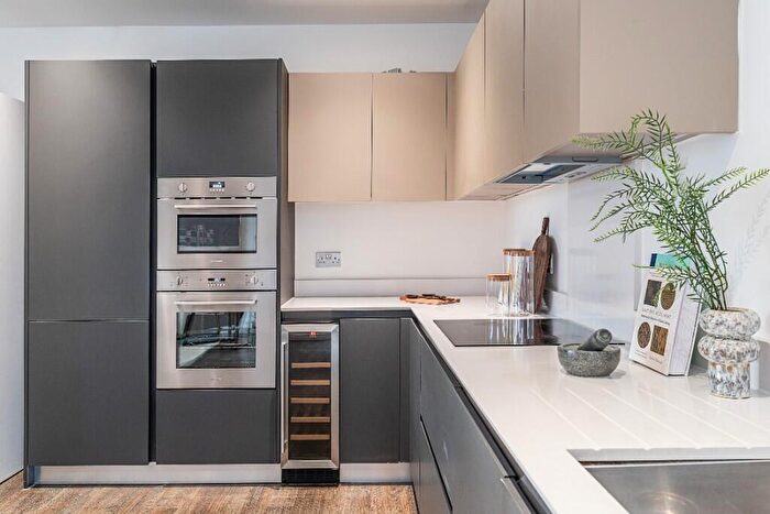 2 Bedroom Apartment To Rent In Watteau Square, Croydon, London, CR0