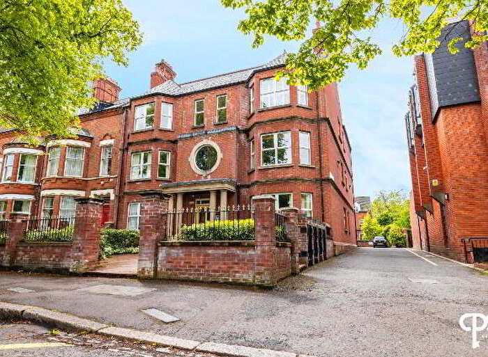 2 Bedroom Apartments For Sale In E Wellington Park, Belfast, BT9