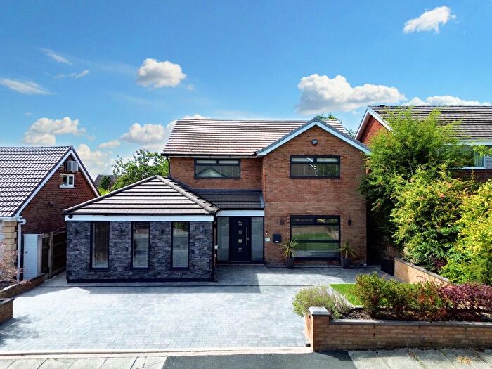 4 Bedroom Detached House For Sale In Fairhaven Avenue, Whitefield, M45