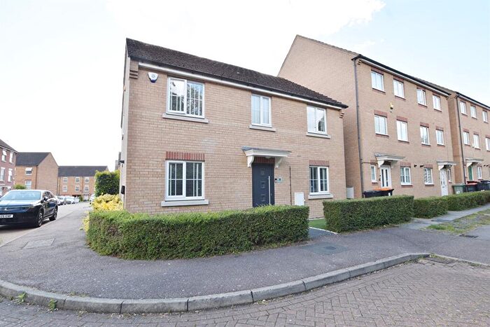 4 Bedroom Detached House For Sale In Cormorant Way, Leighton Buzzard, LU7