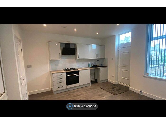 2 Bedroom Terraced House To Rent In New Cross Street, Bradford, BD5