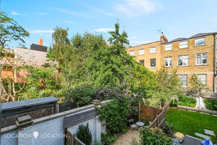 1 Bedroom Flat For Sale In Knightswood House, Rowe Lane, E9