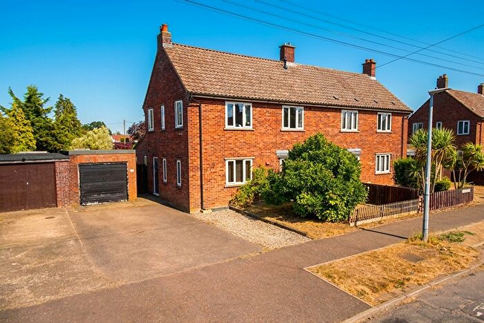4 Bedroom Semi Detached House For Sale In Cyprus Road, Attleborough, NR17