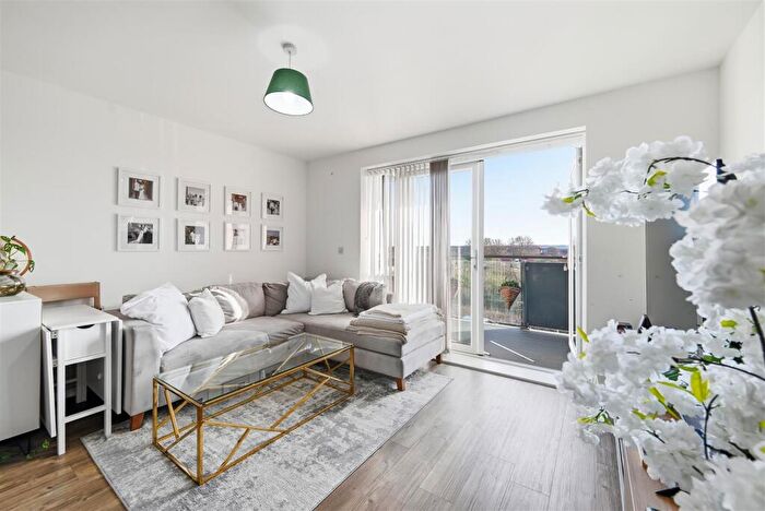 1 Bedroom Apartment For Sale In Breacher House, Barking, IG11