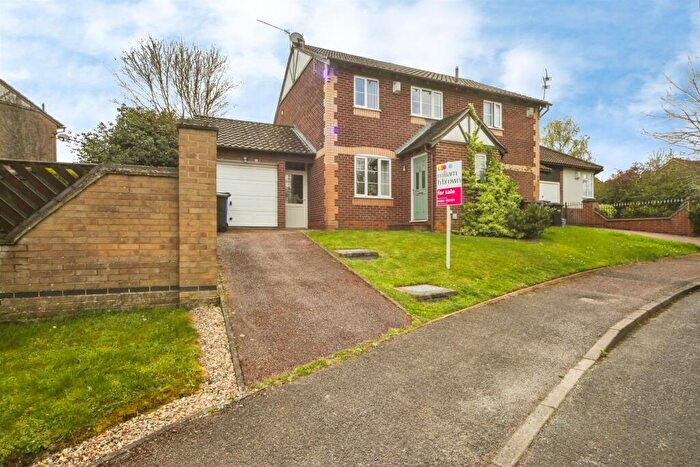 3 Bedroom Semi Detached House For Sale In Pondgrove Close, Bury St. Edmunds, IP32