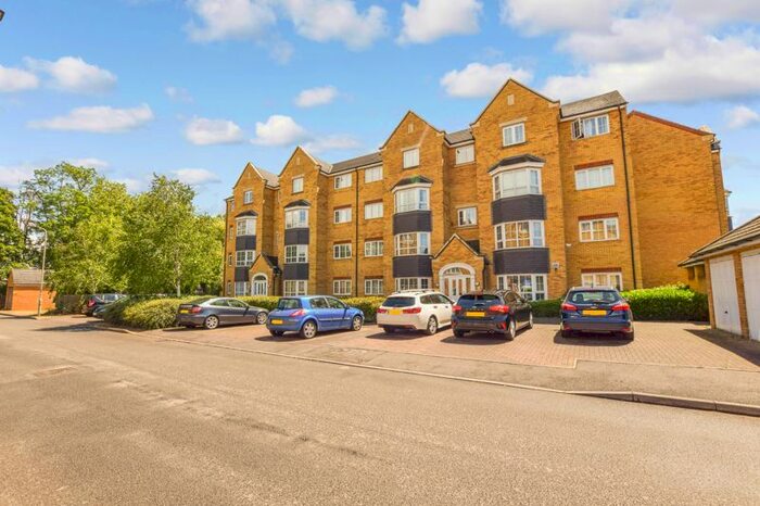 2 Bedroom Flat To Rent In Henley Road, Bedford, MK40