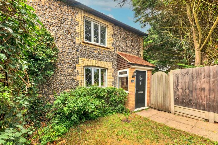 3 Bedroom Cottage For Sale In Station Hill, Westmill, SG9