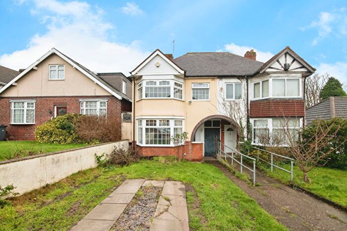 3 Bedroom Semi Detached House For Sale In Raymond Avenue, Birmingham, B42