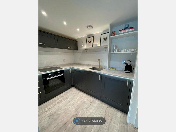 Studio To Rent In Peckham Rye, London, SE22