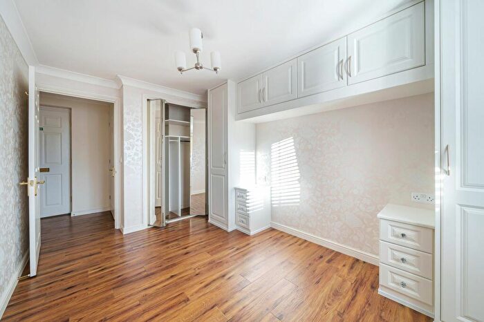 1 Bedroom Flat For Sale In Limpsfield Road, Warlingham, CR6