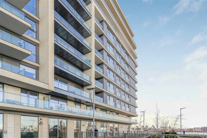 3 Bedroom Flat To Rent In Harrison Walk, London, SE10