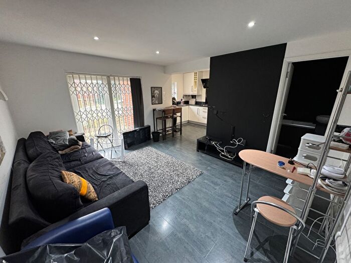 2 Bedroom Flat To Rent In Leamington Park, London, W3