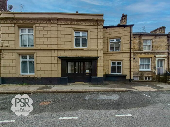2 Bedroom Flat To Rent In High Street, New Mills, SK22