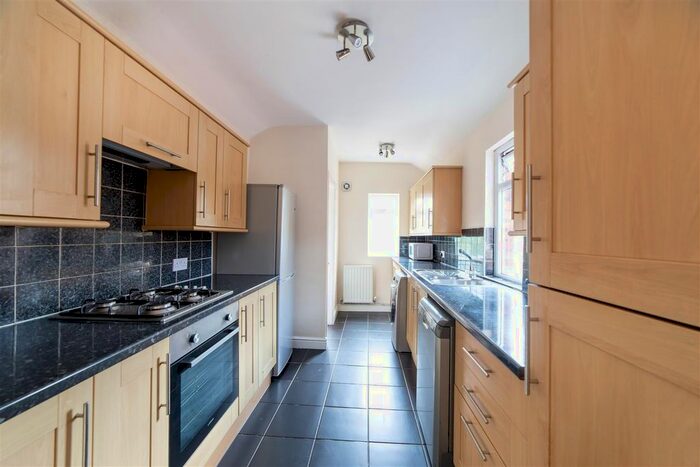 4 Bedroom Maisonette To Rent In Simonside Terrace, Heaton, Newcastle Upon Tyne NE6