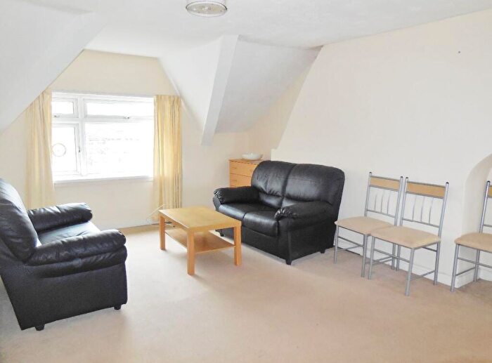 2 Bedroom Flat To Rent In Stacey Road, Roath, Cardiff, CF24