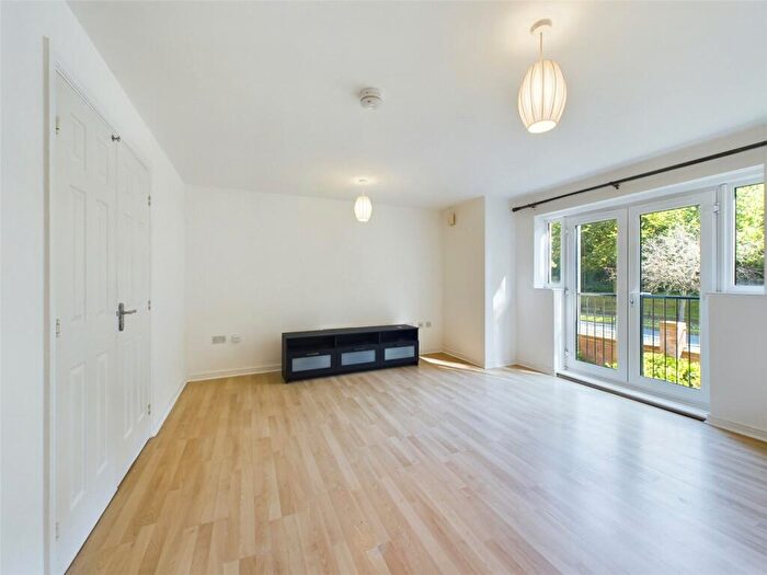 2 Bedroom Apartment To Rent In Pinhigh Place, Salford, Greater Manchester, M6