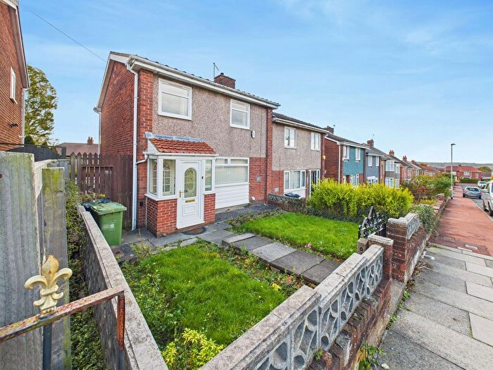 3 Bedroom Semi Detached House For Sale In Ennerdale Gardens, Gateshead, NE9