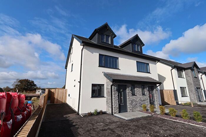 4 Bedroom Semi-Detached House For Sale In Heol-Y-Bedw Hirion, Markham, NP12