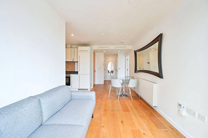 1 Bedroom Flat To Rent In Walworth Road, Elephant And Castle, London, SE1