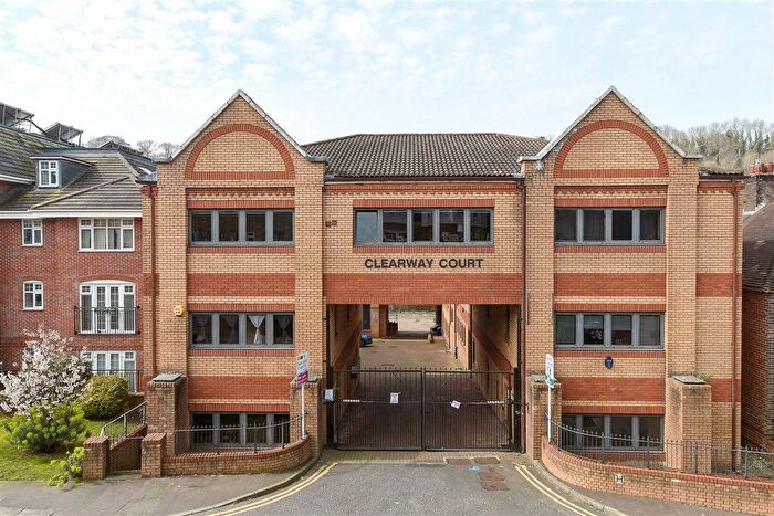 1 Bedroom Flat For Sale In Croydon Road, Caterham, Surrey, CR3