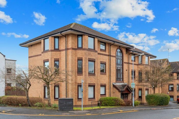 3 Bedroom Flat To Rent In Riverside Gardens, Busby, East Renfrewshire, G76