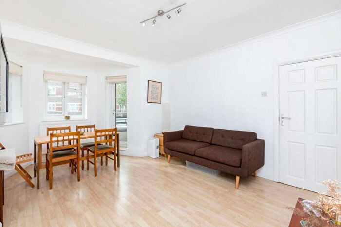 3 Bedroom Flat To Rent In Harford Street, Stepney, London, E1