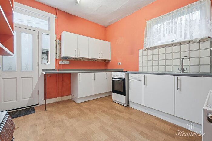 4 Bedroom Flat For Sale In London Road, Westcliff-On-Sea, SS0