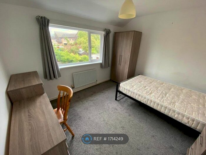 5 Bedroom Semi-Detached House To Rent In Cheney Way, Cambridge, CB4