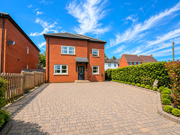 5 Bedroom Detached House For Sale In White Hart Lane, Hockley, SS5