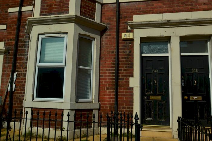 2 Bedroom Flat To Rent In Whitehall Road, Gateshead, NE8