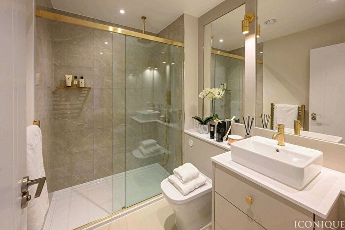 2 Bedroom Flat For Sale In Oakhill, Hildenborough, TN11