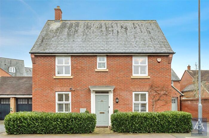 3 Bedroom Detached House For Sale In Pillow Way, Buckingham, Buckinghamshire, MK18