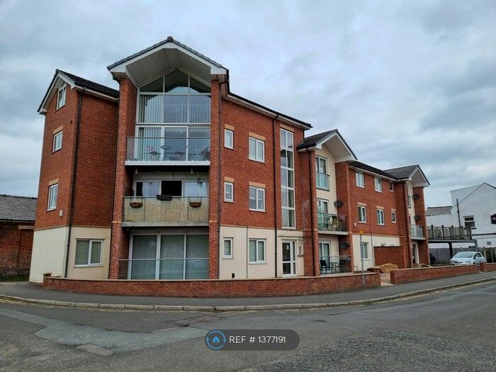 2 Bedroom Flat To Rent In Carisbrooke Apartments, Radcliffe, Manchester, M26