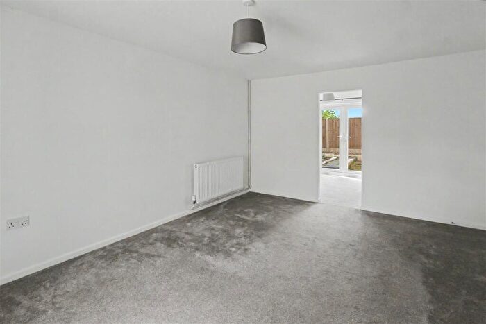 3 Bedroom Detached House To Rent In Poulter Close, Nottingham, NG7