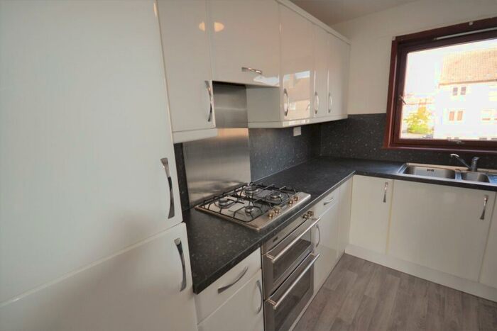 2 Bedroom Flat To Rent In Randolph Court, Buckhaven, KY8