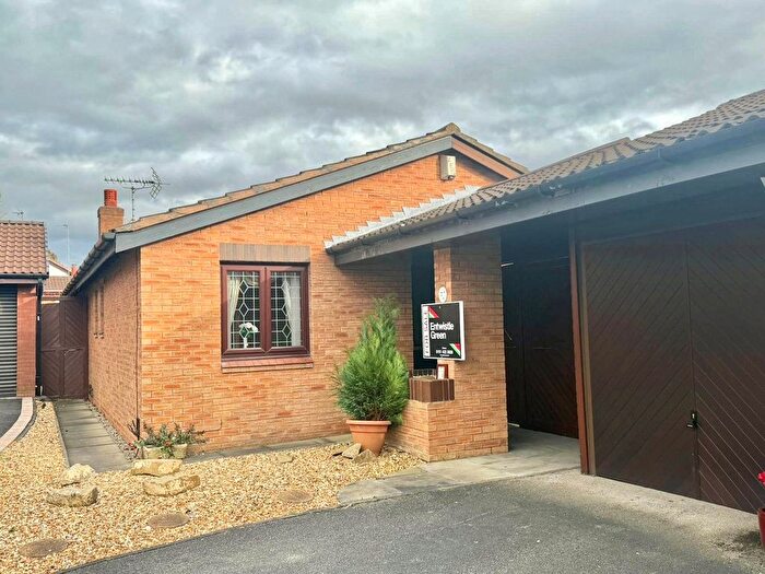 3 Bedroom Bungalow For Sale In Newland Close, Widnes, Cheshire, WA8