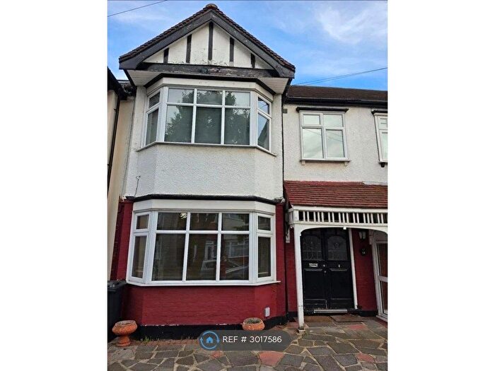 3 Bedroom Terraced House To Rent In Brockham Drive, Ilford, IG2