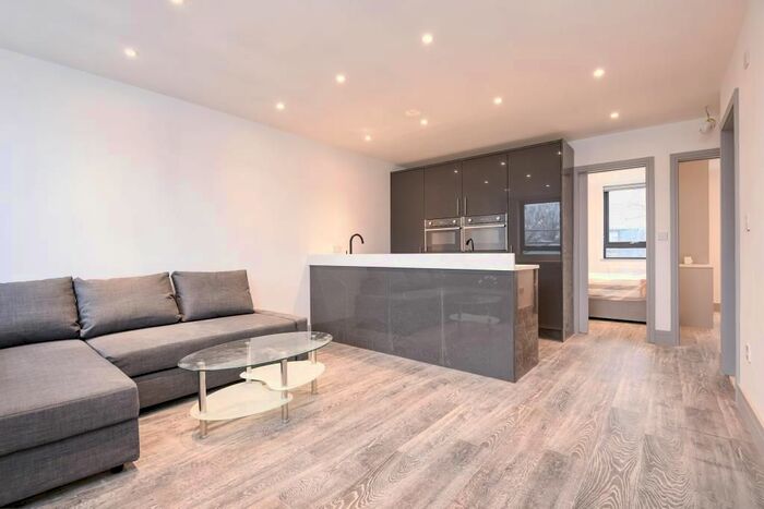 2 Bedroom Flat To Rent In Brentford, London, TW8