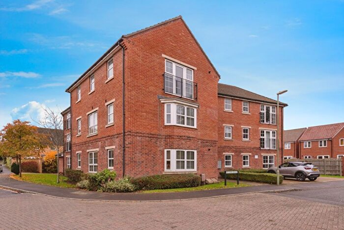 2 Bedroom Flat For Sale In Vancouver Avenue, Waterlooville, Hampshire, PO7