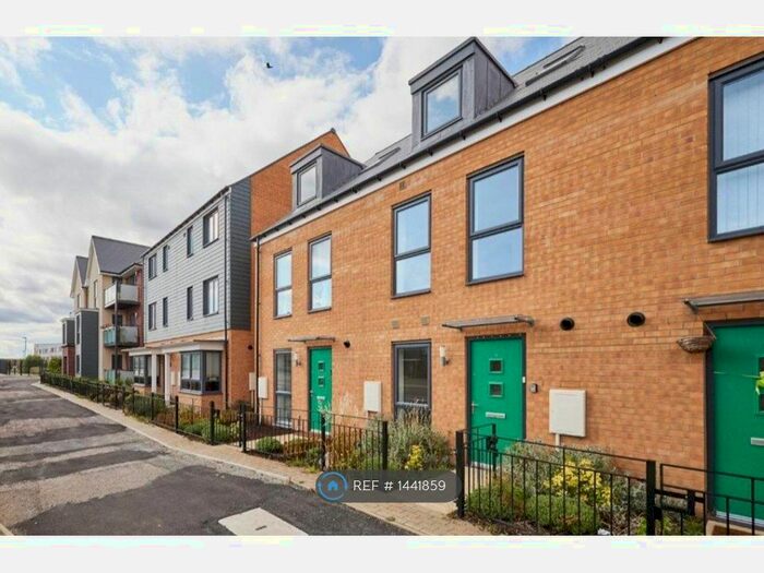 5 Bedroom Terraced House To Rent In Fen Street, Brooklands, Milton Keynes, MK10