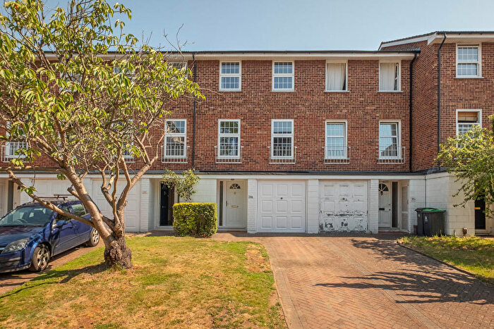 4 Bedroom Terraced House For Sale In Uxbridge Road, Kingston Upon Thames, KT1